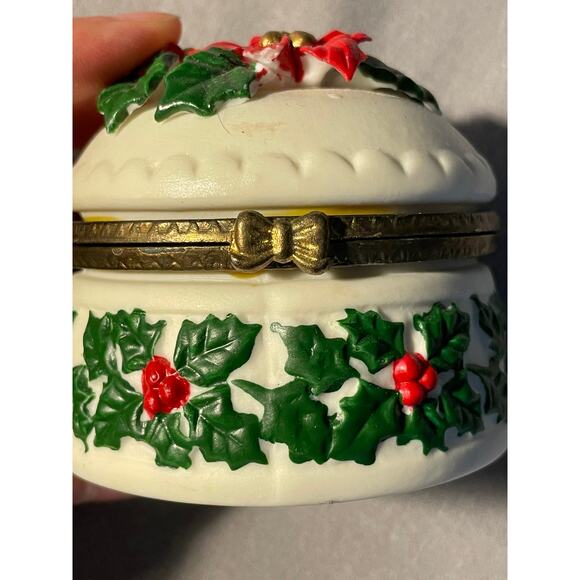 Vintage 1993 ARTMARK Jade porcelain poinsettia hinged trinket jar - Picture 10 of 11
